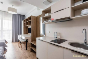 Apartament w Warszawie dedykowany parking podziemny w cenie, WiFi, blisko centrum New apartment in Warsaw finished to a high specification fitted out to a high standard on the 7th floor, WiFi, undergr